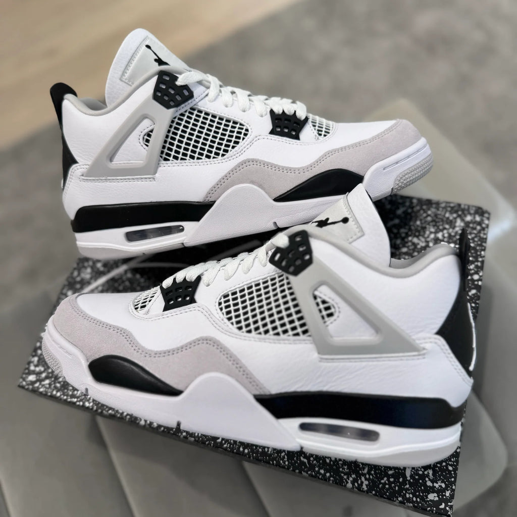 JORDAN 4 ‘ MILITARY BLACK ’