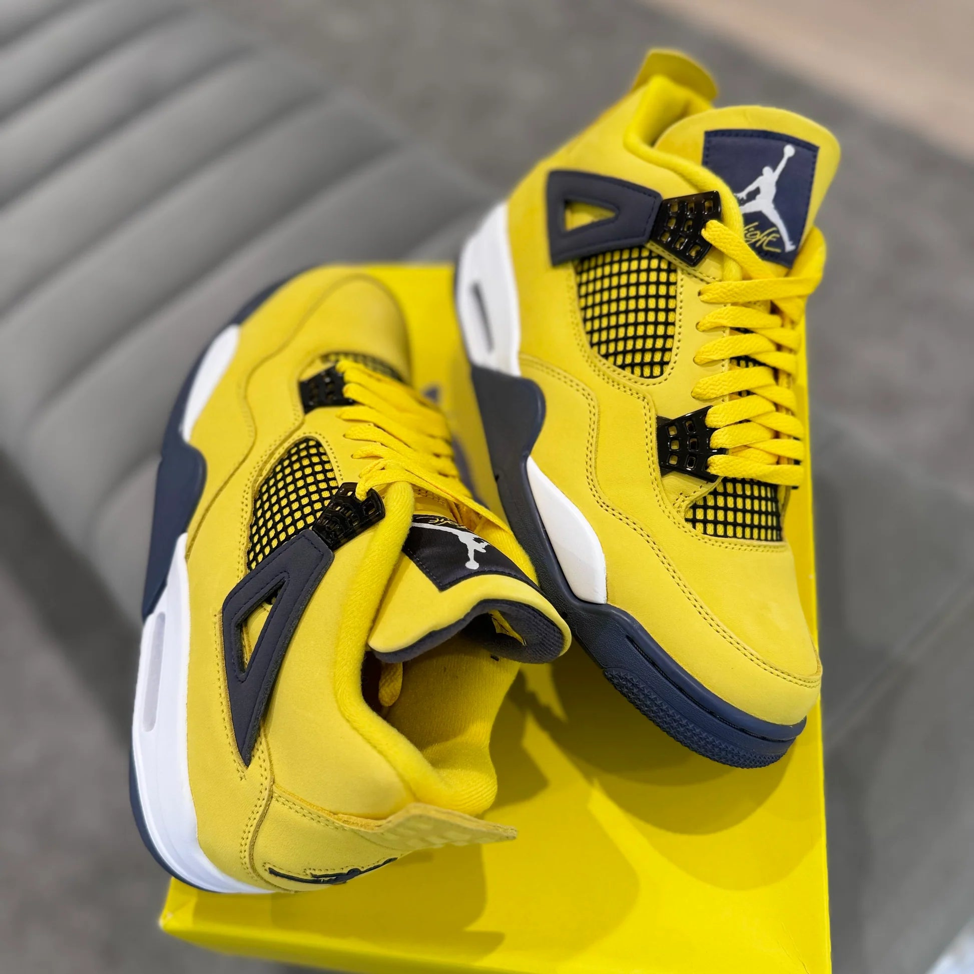 JORDAN 4 'LIGHTNING'
