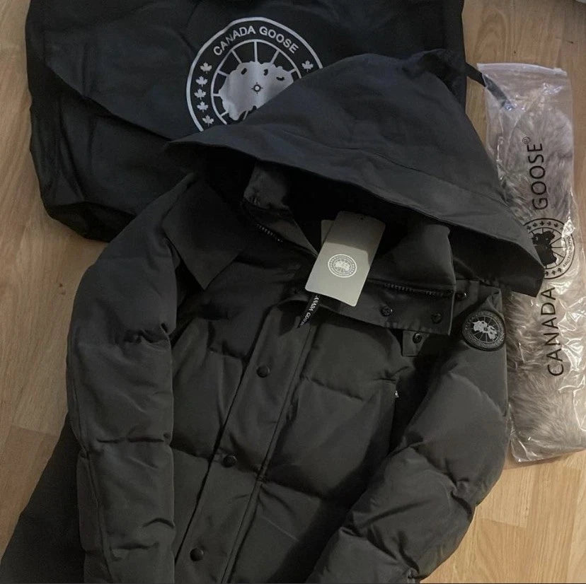 Canada Goose Wyndham Parka – Men’s Black Badge Edition